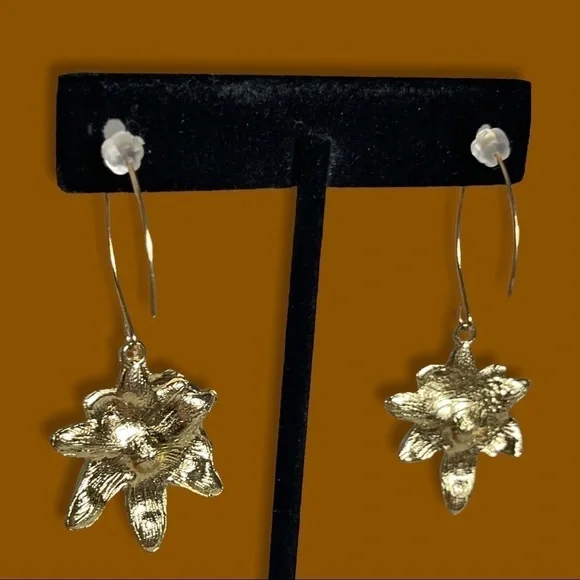 💍 Fire Glow Goldtone Dangle Earrings with Crystal Center - Picture 5 of 13